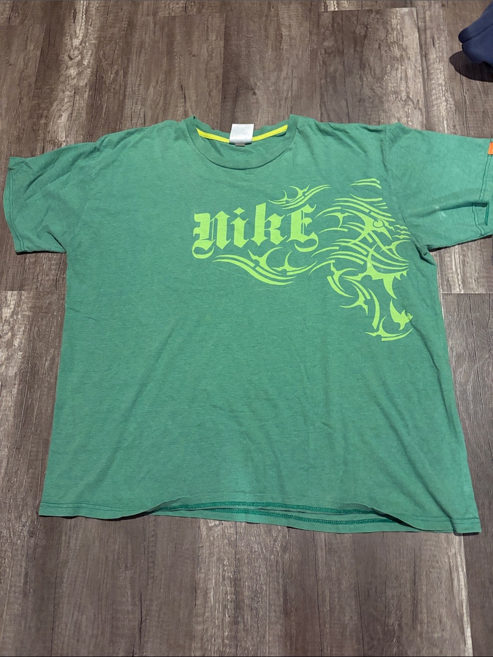 2000s tribal nike tee green xxl